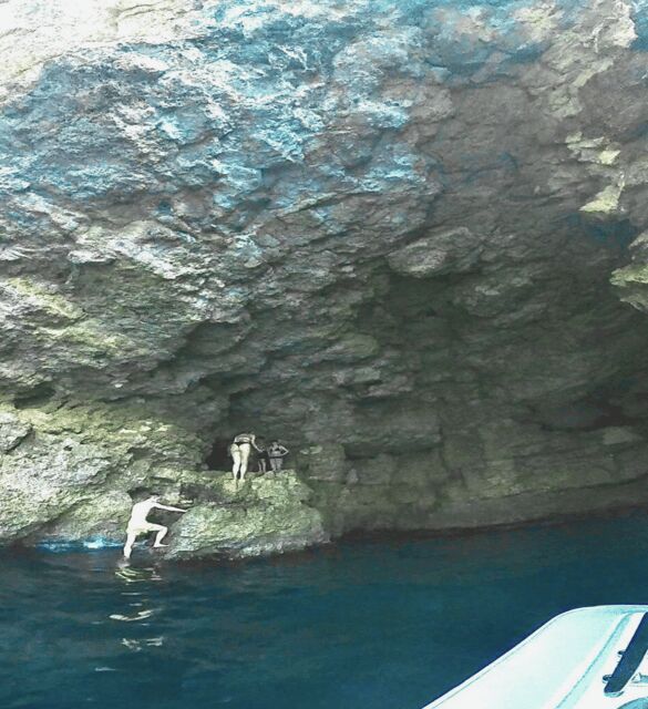Mgarr/Cirkewwa: Comino, Gozo & Blue Lagoon Private Boat Trip - Exploring Comino’s Hidden Caves and Lagoons