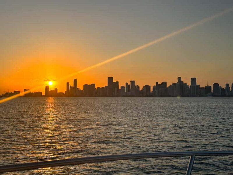 Miami: 2 Hour Night Cruise with Open Bar & Skyline Views - Experience the Elegance of Miami’s Nighttime Skyline on a Luxury Boat