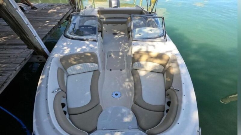 Miami: 24-Foot Private Boat for up to 8 People - Explore Miami Bay in Comfort on a Private 24-Foot Boat