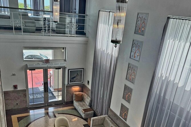 Miami Art Deco, Glamour, Vice & Secrets with Tropical Cocktail - The Glamorous Past: Celebrities and Mobsters