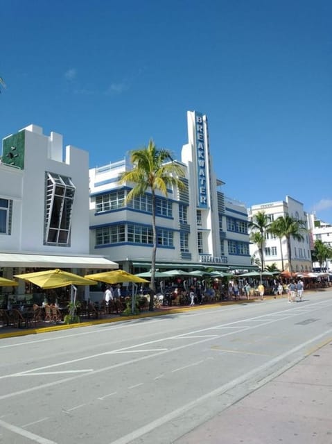 Miami : Art Deco & South Beach Walking Tour with a Guide - Logistics: Walking, Public Transport, and Accessibility
