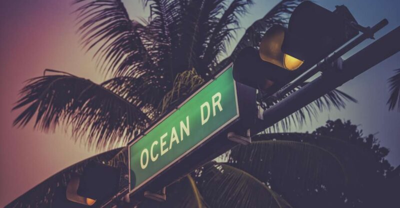 Miami Beach Bar Tour: Art Deco & Neon Lights with Historian - Discover the City’s Cultural Diversity and Influences