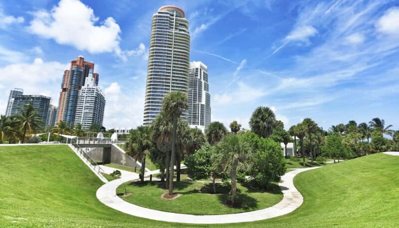 Miami Beach: Photo Walk & Workshop - Street Photography on Española Way