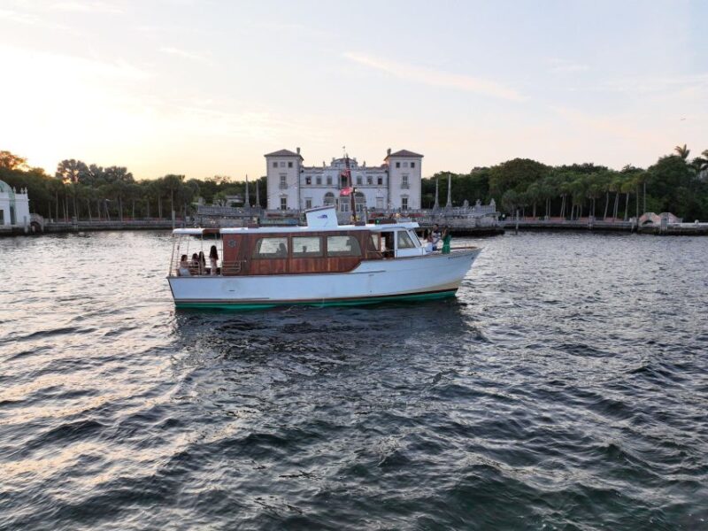 Miami Beach: Vizcaya Sunset Cruise Includes Food and Drink - Luxurious Setting on a Vintage Boat with Scenic Views