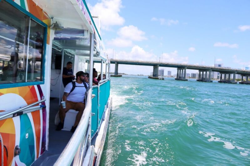 Miami: Biscayne Bay Celebrity Homes Sightseeing Cruise - The Guide: Bilingual and Informative