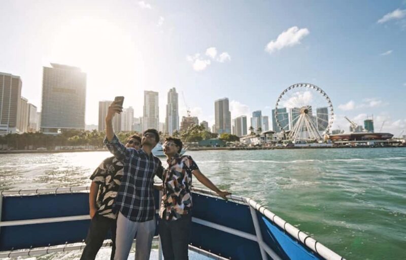 Miami: Biscayne Bay Millionaire's Homes Sightseeing Cruise - Comfort and Atmosphere Onboard