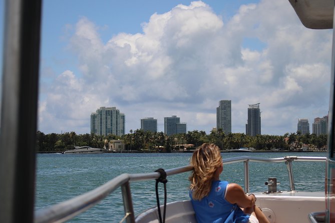 Miami Boat Tour of Celebrity Homes - Onboard Food, Drinks, and Ambience