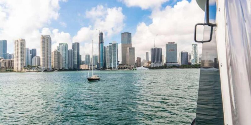 Miami: Celebrity Homes Boat Tour with Guide - Onboard Bar and Refreshments