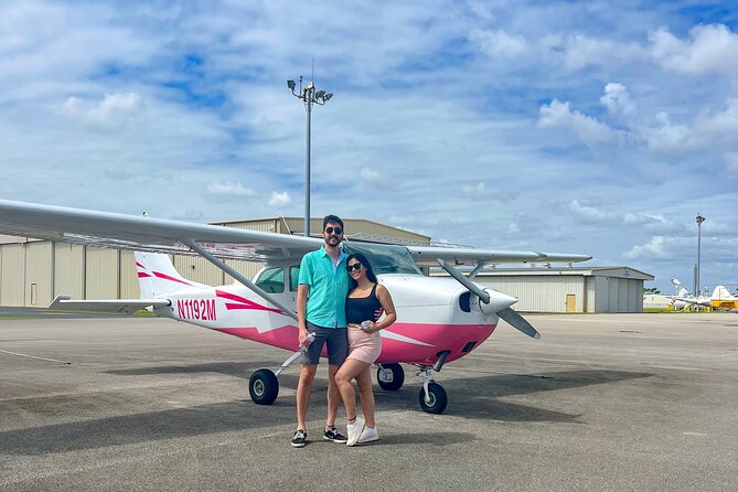 Miami Downtown Airplane Tour with Free drinks - The Experience of the Pilot and Flight Crew