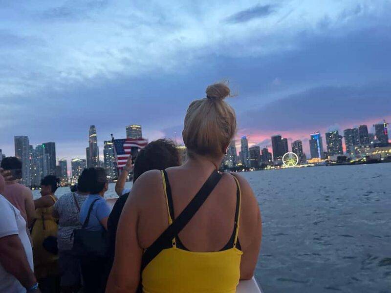 Miami Evening Sunset Cruise Millionaire Homes+Skyline Lights - Key Points
