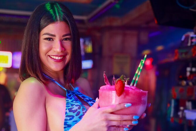 Miami: Mango's Dinner and Show Ticket - Dining Experience at Mango’s Tropical Cafe