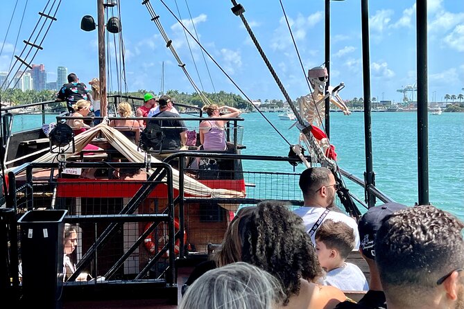 Miami Pirate Boat Tour: Skyline & Millionaire's Homes - Family-Friendly Elements and Pirate Entertainment