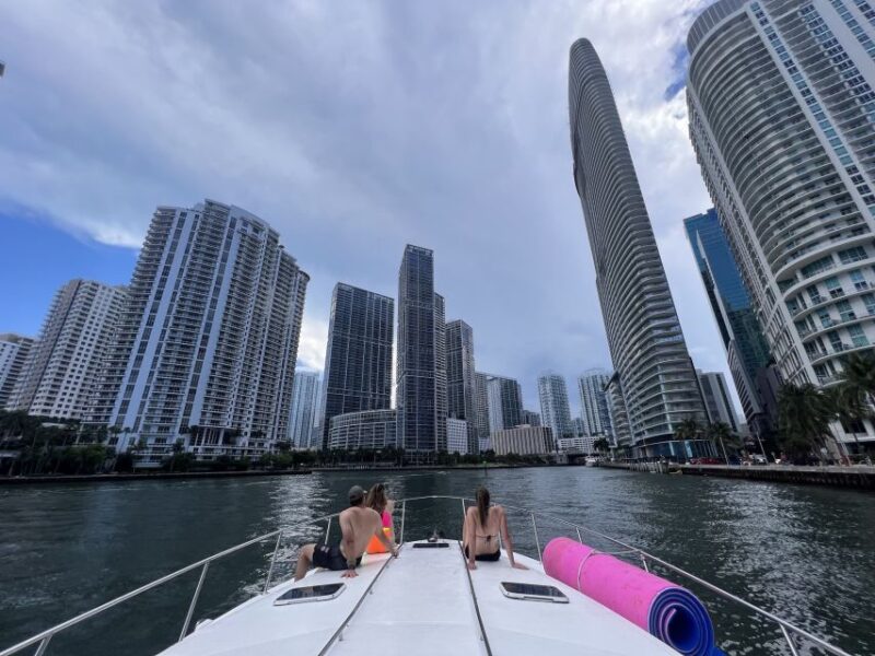 Miami: Private 52ft Luxury Yacht Rental with Captain - Experience Miami’s Coastline on a Private 52ft Luxury Yacht