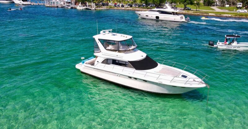 Miami: Private 52ft Luxury Yacht Rental with Captain - Views of Miami’s Iconic Waterfronts and Skyline