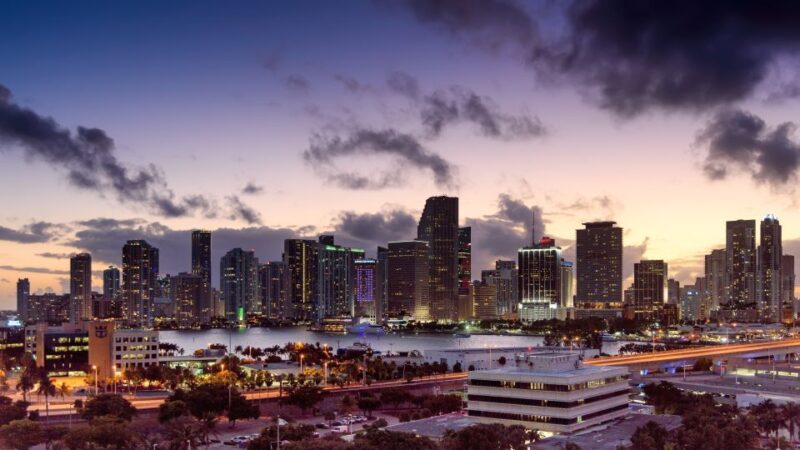 Miami: Private Luxury Airplane Tour with Champagne - Champagne and Photo Opportunities in the Sky