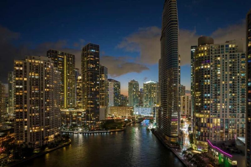 Miami: Private Night Lights Tour - Crossing the Iconic MacArthur Causeway for Stunning Bay Views