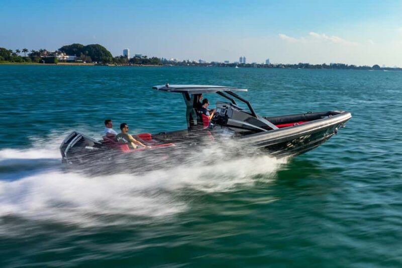 Miami: Private Speedboat Charter with Captain - All-Inclusive Amenities for Comfort and Convenience