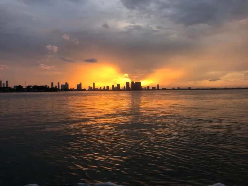 Miami: Private Sunset Boat Tour with Bottle of Champagne - Enjoy the Sunset Views and the Warming Glow