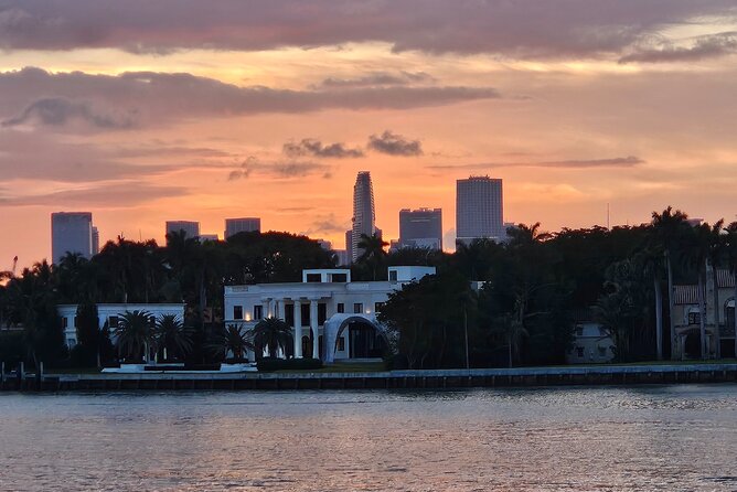 Miami Private Sunset Speedboat for up to 6 People - Who Will Most Appreciate This Sunset Speedboat Adventure