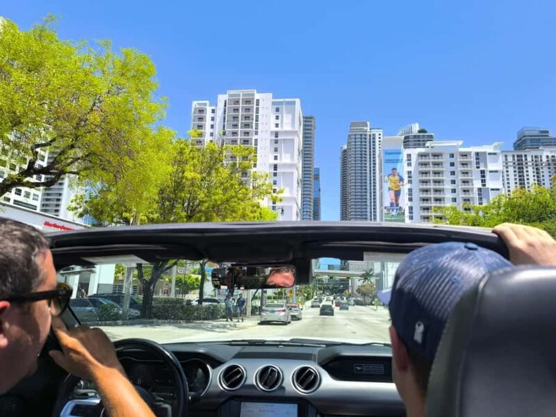 Miami: Private Tour in a Convertible Mustang (French) - Panoramic Views of Brickell and Downtown Miami