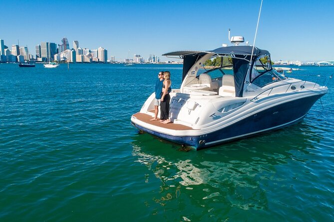 Miami Private Yacht Rental 2 to 4 hours for 12 ppl, Champagne - Key Points