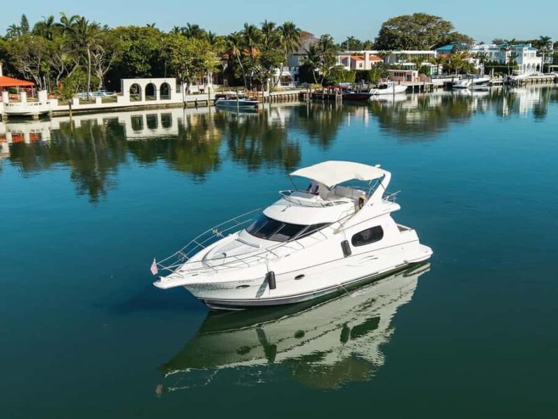 Miami: Private Yacht Rental with Captain 48 ft boat - Key Points