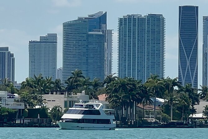 Miami Skyline 75 Minute Luxury Cruise of Millionaire's Homes - Starting Point at Bayfront Park in Miami