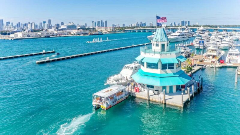 Miami: Skyline Boat Cruise, Millionaire homes & Miami Beach - Guides and Commentary in English and Spanish
