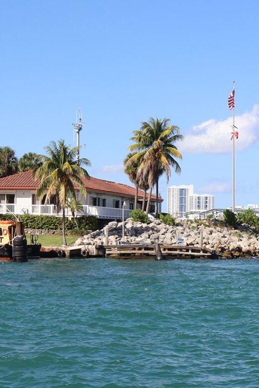 Miami Skyline Cruise of Millionaire Homes on Biscayne Bay - Miami Skyline and Celebrity Homes from the Water