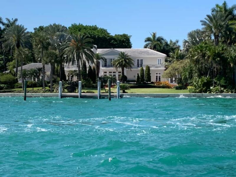 Miami Skyline Cruise of Millionaire Homes on Biscayne Bay - Practical Information: Meeting Point and Onboard Amenities