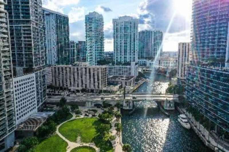 Miami: Visit to the Lighthouse - Key Biscayne - Brickell - Driving Along Brickell Avenue and Brickell Key
