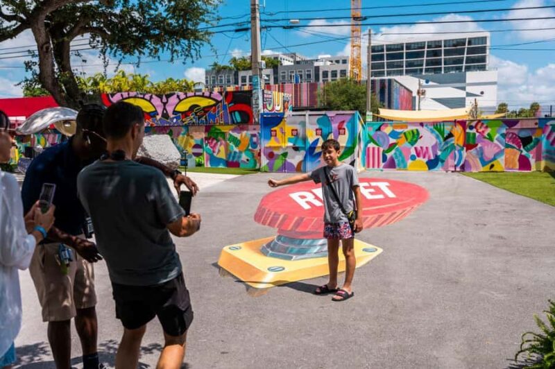 Miami: Wynwood Walls Freestyle Spray Painting & Admission - Meeting Points, Accessibility, and Practical Details