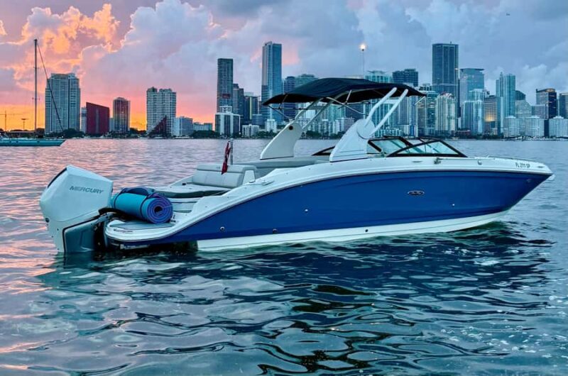 Miami:Hidden Coves Boat Tour with Champagne - The Champagne and Refreshments: Elegance in the Open Sea