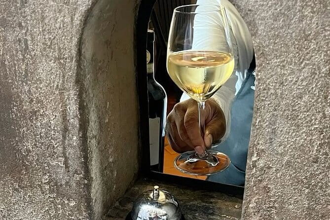 Michelangelos David & A Sip Through a Wine Window Experience - Discover Florence’s Art, History, and Unique Wine Windows in One Tour