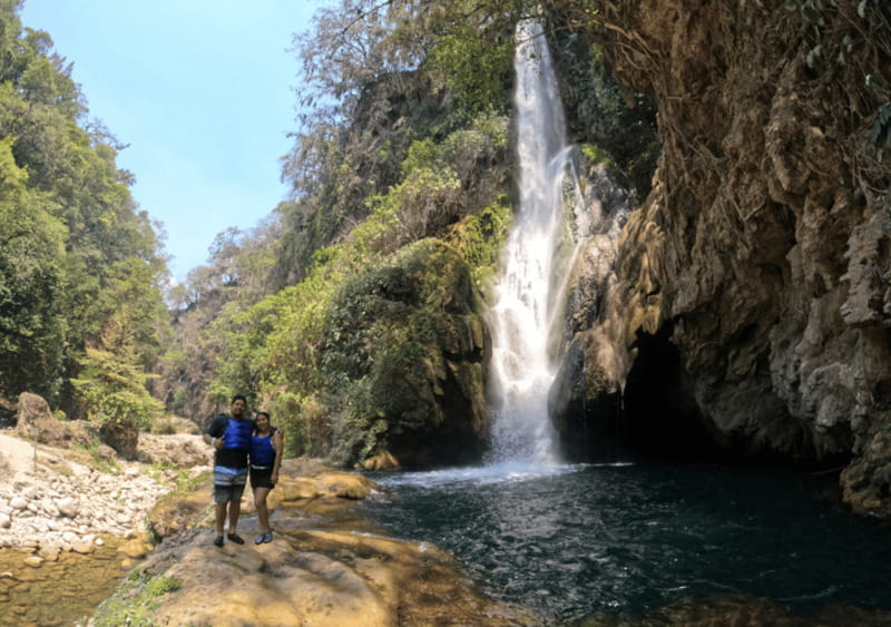 Micos and El Aguacate waterfalls: a nature tour. - Relaxing Break at a Local Regional Restaurant