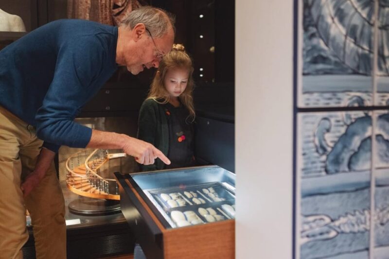 Middelburg: Zeeuws Museum Entry Ticket - The Dynamic Fashion and Jewelry Exhibitions