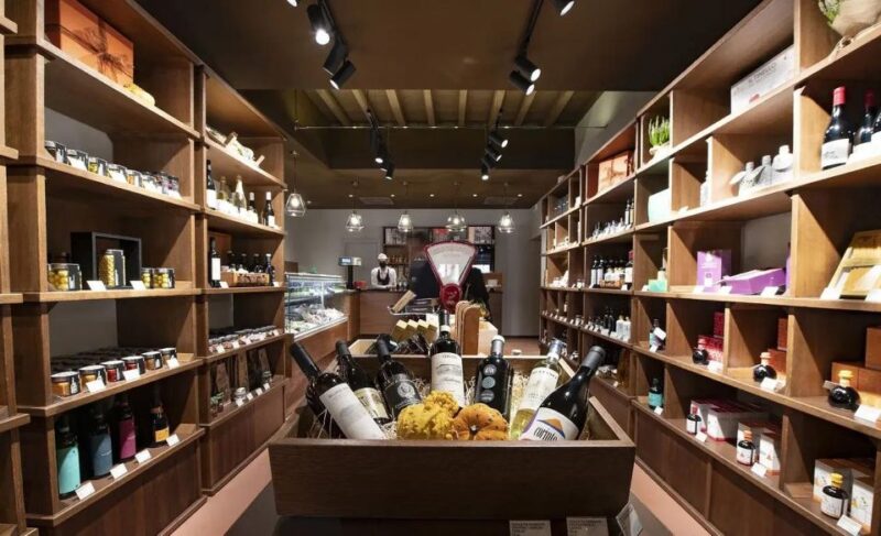 Milan: Aperitivo with Tasting Plate & Glass of Wine - Key Points