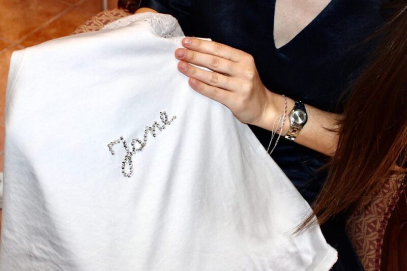 Milan: Artisan Embroidery Experience - Create your T-shirt - Access to a Fashion Boutique with Unique Pieces