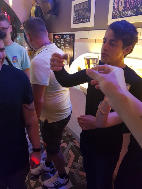 Milan: Bar-Hopping Tour with Welcome Drink - Discover the Unique Starting Point in Via Brera