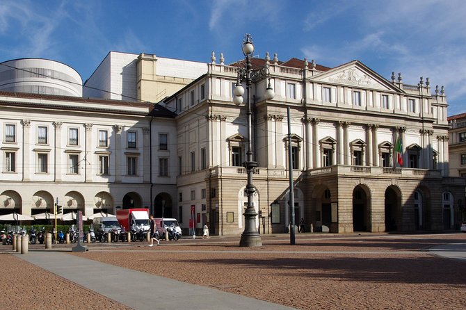 Milan by night walking experience - Exploring the Vittorio Emanuele Gallerys Nighttime Charm