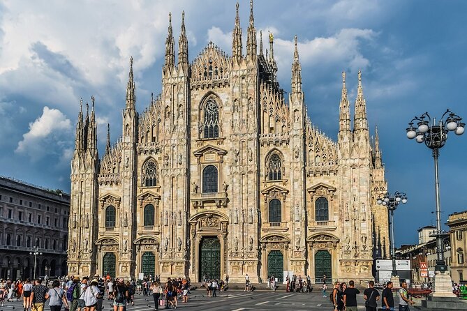 Milan: Cathedral and Terraces Guided Tour with Tickets - Discovering Piazza della Scala and the Arts Scene