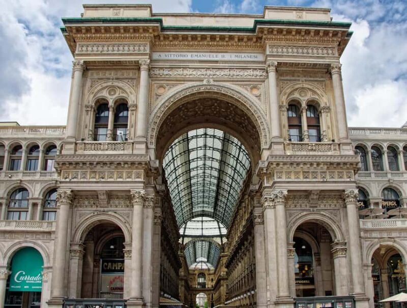 Milan city tour in Portuguese - Discovering the Artistic Brera District