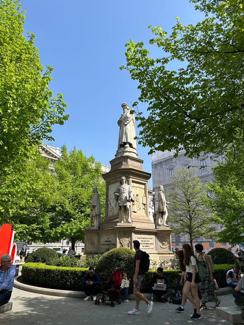 Milan: Coffee and Highlights Walking Tour - Exploring Piazza Mercanti and Its Photogenic Charm