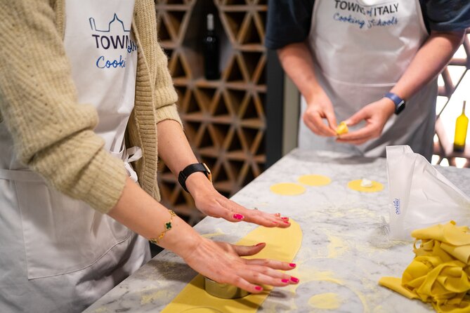 Milan Culinary Experience: Pasta & Gelato Mastery Cooking Class - Logistics: Meeting Point and Group Size