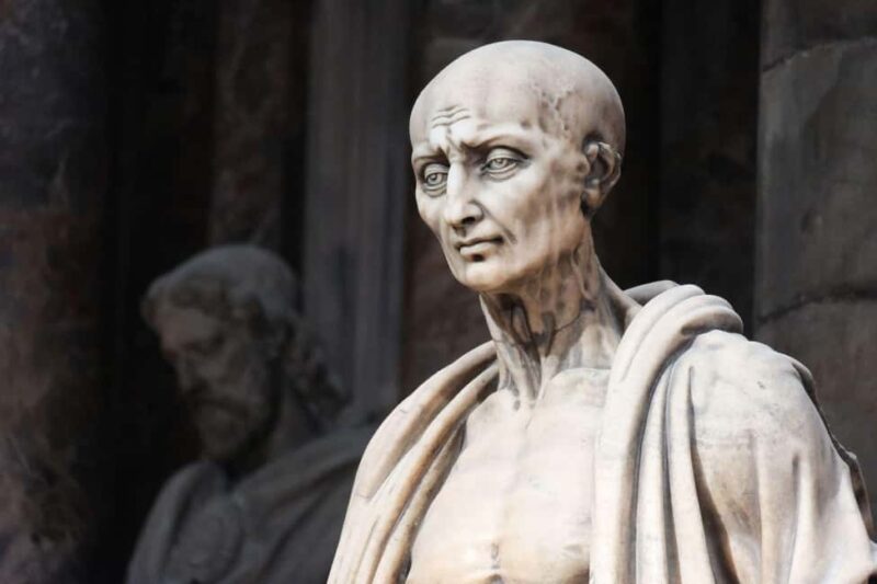 Milan: Duomo Ticket incl. Terrace by Lift & Audio Tour - Milans Duomo Entrance and Ticketing Process