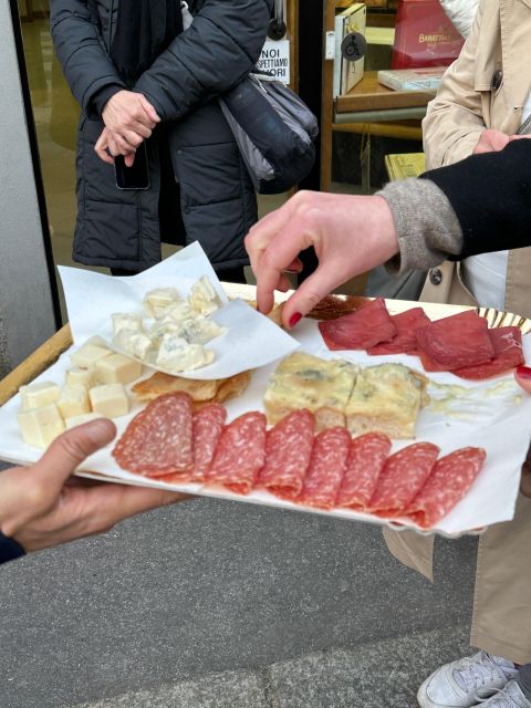 Milan: Gourmet Street Food Tour with Sightseeing and Tasting - Key Points