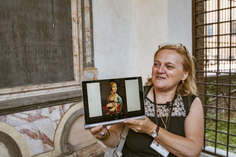 Milan: Guided Walking Tour with Last Supper Skip-the-Line - Knowledgeable Guides and Engaging Storytelling