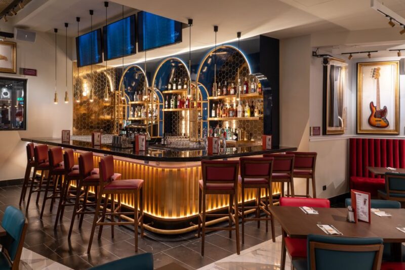 Milan: Hard Rock Cafe with Set Menu for Lunch or Dinner - Discover the Hard Rock Cafe Milan with a Set Menu Lunch or Dinner