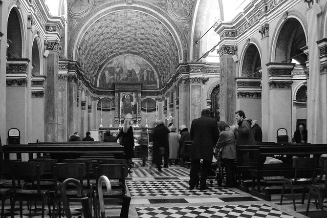 Milan: Highlights and Secret Treasures walking tour - The Financial Heart at Piazza Affari