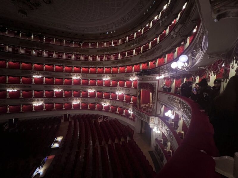 Milan: La Scala Theatre Skip-the-line Guided Tour - The Experience of the Neoclassical Interior